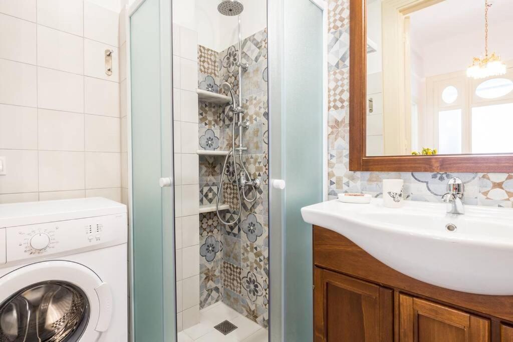 Neoclassical Flat With 2 Bedrooms In Pireus Exteriér fotografie