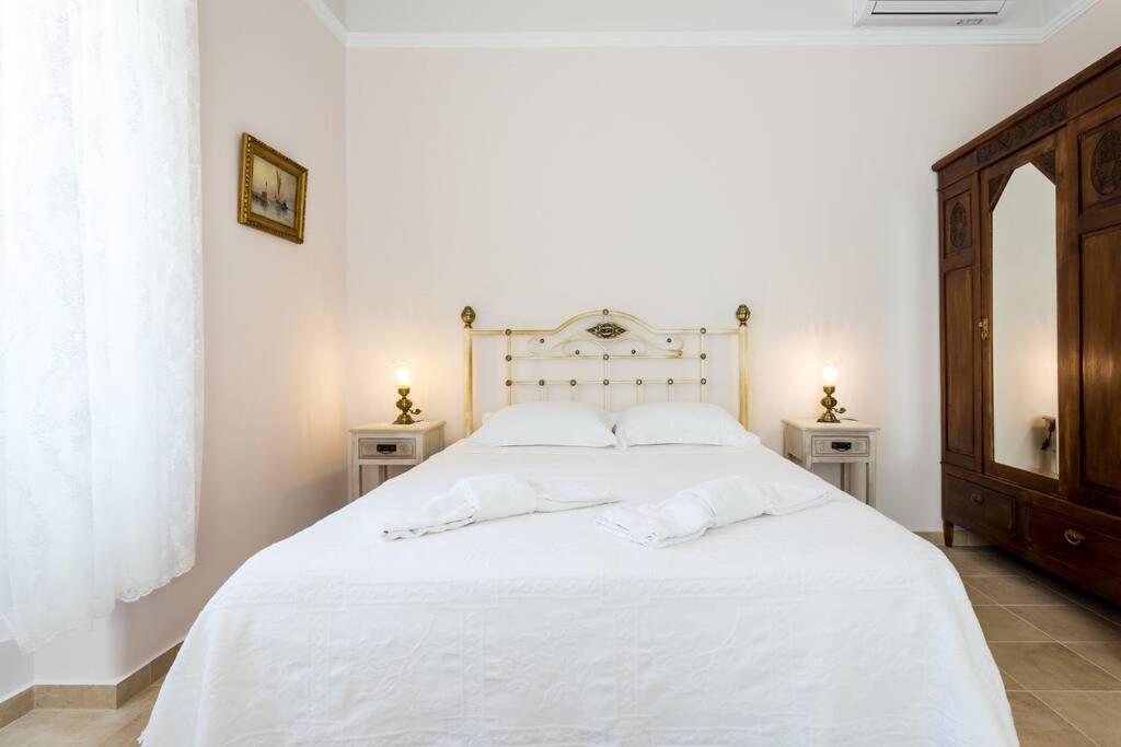Neoclassical Flat With 2 Bedrooms In Pireus Exteriér fotografie