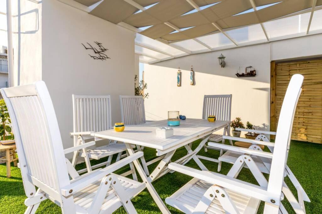 Neoclassical Flat With 2 Bedrooms In Pireus Exteriér fotografie