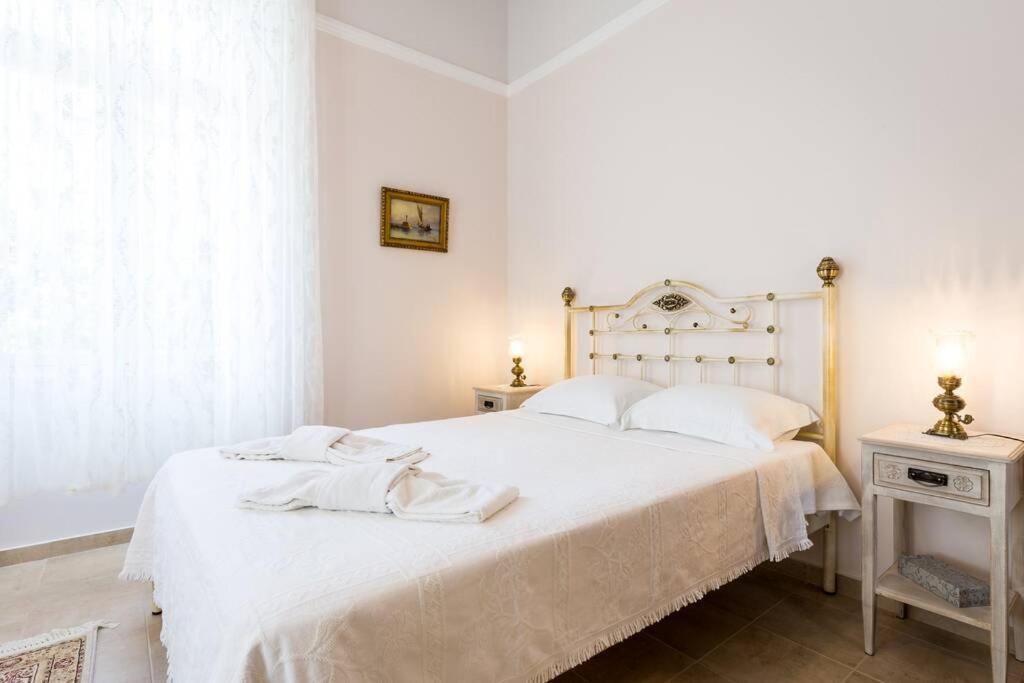 Neoclassical Flat With 2 Bedrooms In Pireus Exteriér fotografie
