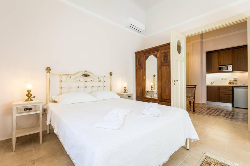 Neoclassical Flat With 2 Bedrooms In Pireus Exteriér fotografie