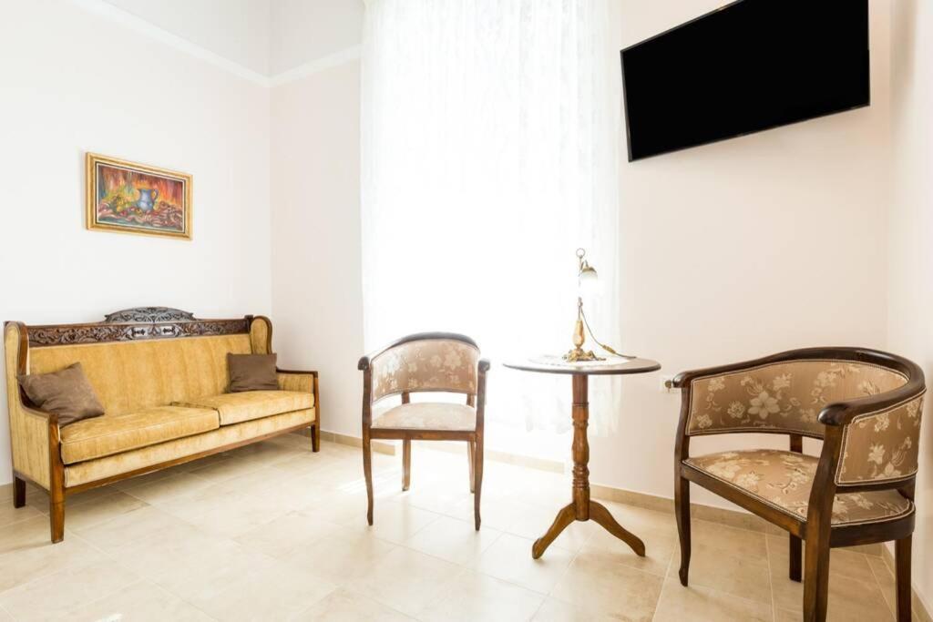 Neoclassical Flat With 2 Bedrooms In Pireus Exteriér fotografie