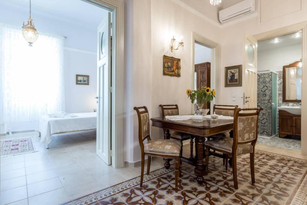Neoclassical Flat With 2 Bedrooms In Pireus Exteriér fotografie