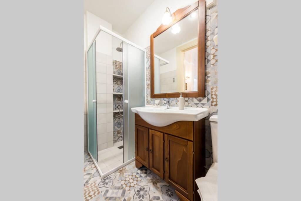 Neoclassical Flat With 2 Bedrooms In Pireus Exteriér fotografie