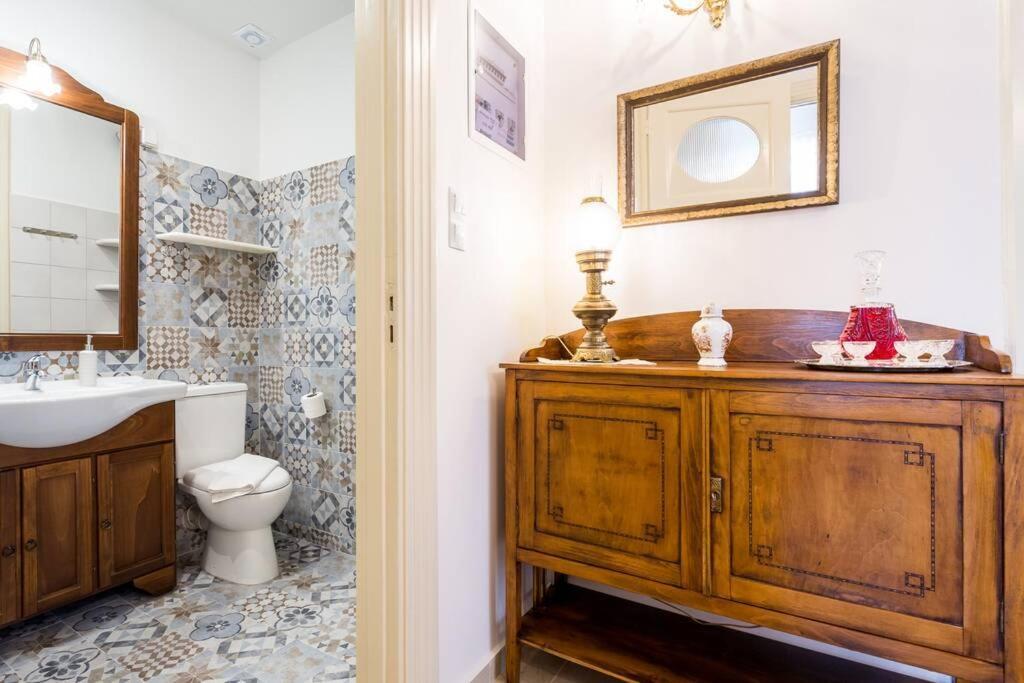 Neoclassical Flat With 2 Bedrooms In Pireus Exteriér fotografie