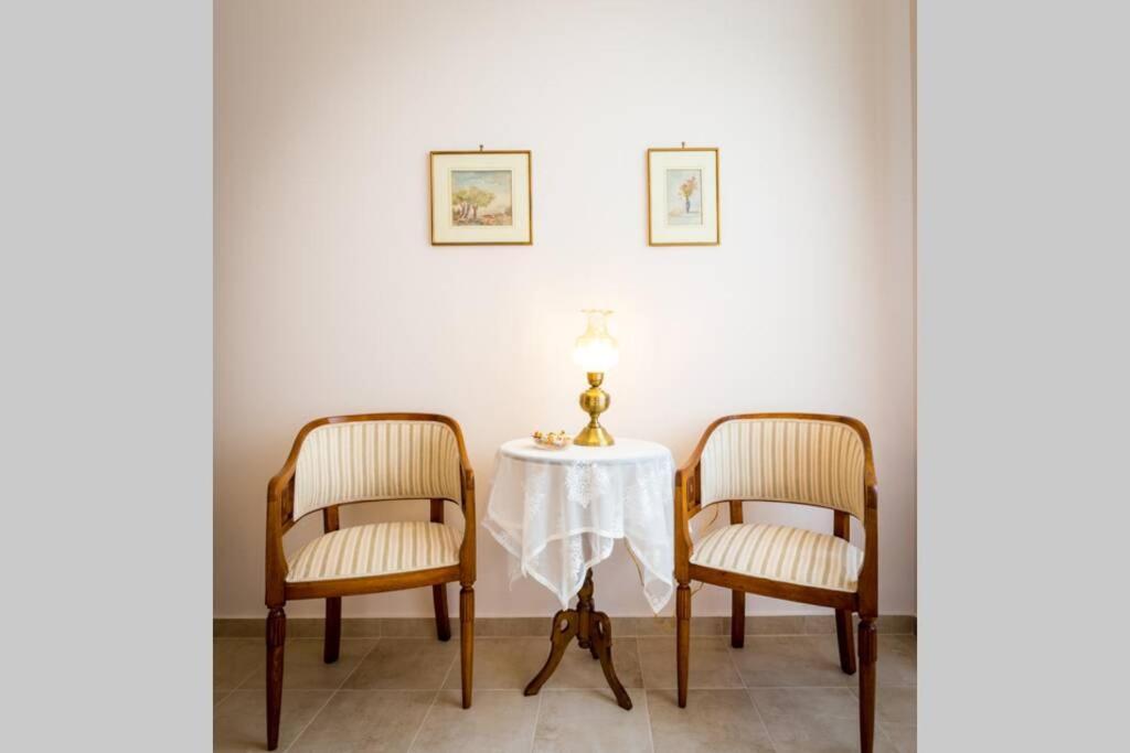 Neoclassical Flat With 2 Bedrooms In Pireus Exteriér fotografie