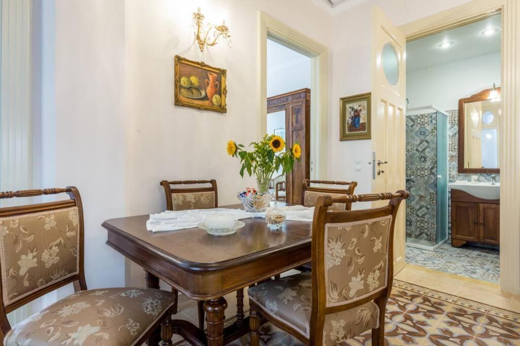 Neoclassical Flat With 2 Bedrooms In Pireus Exteriér fotografie