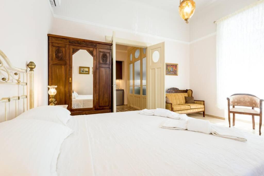 Neoclassical Flat With 2 Bedrooms In Pireus Exteriér fotografie