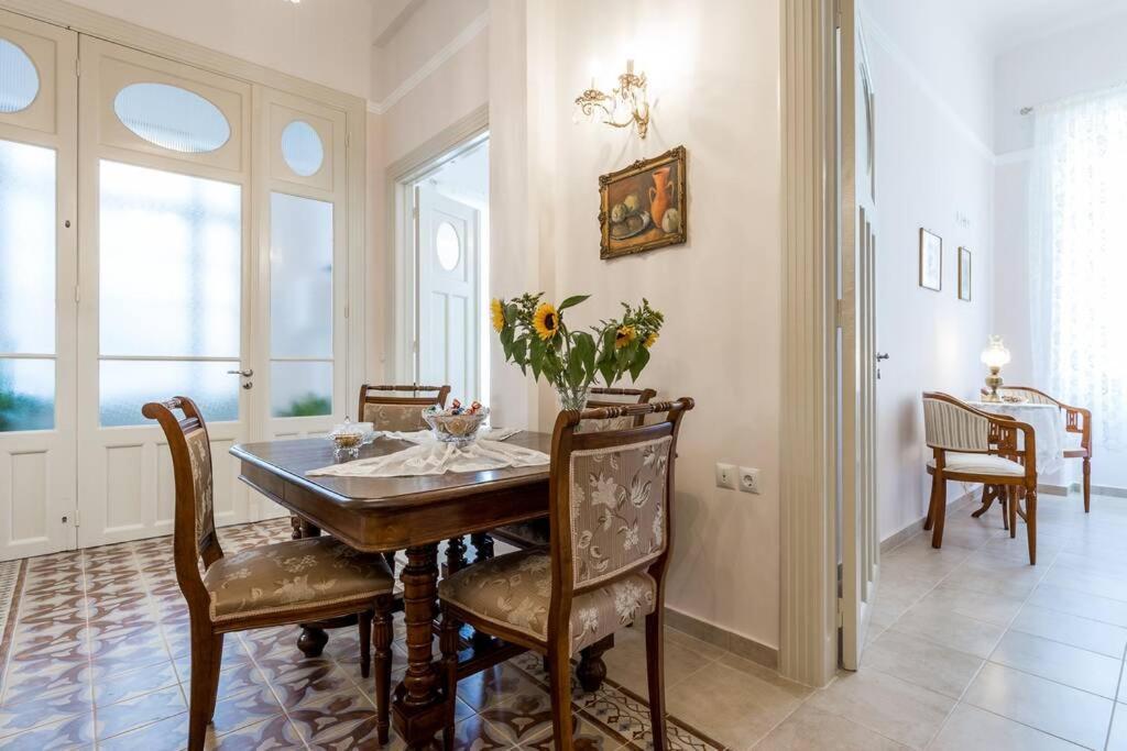 Neoclassical Flat With 2 Bedrooms In Pireus Exteriér fotografie