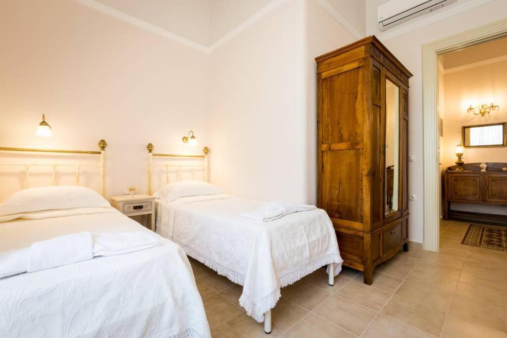 Neoclassical Flat With 2 Bedrooms In Pireus Exteriér fotografie